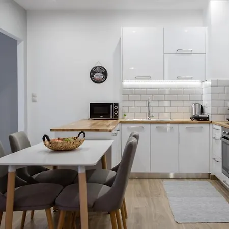 Hill Apartment *